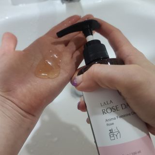 라라로즈데이 시즌2 여성청결제 200ml 아로마 페미민 클렌저, 독일더마인증 — 5점을 준 리뷰어가 2021년 9월 올린 사용 사진
