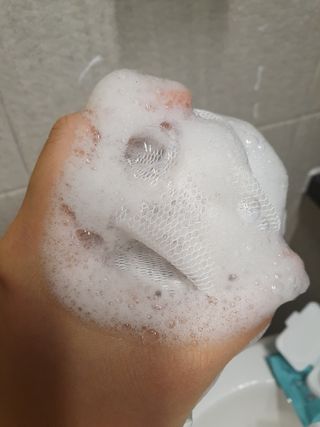 free [아토르] 9종 임상완료 아토르 다름 샴푸바_블랙  프리미엄 두피 케어 샴푸바 — 5점을 준 리뷰어가 2023년 11월 올린 사용 사진