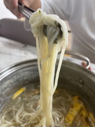 [한면원] 잔치국수 2인분 — 4.5점을 준 리뷰어가 2022년 8월 올린 사용 사진