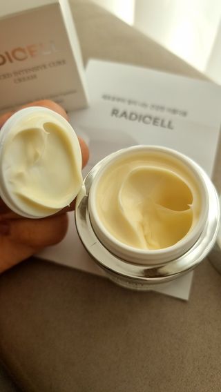 소담스퀘어 상암 라디셀 인텐시브 큐어 크림 50ml — 5점을 준 리뷰어가 2022년 11월 올린 사용 사진