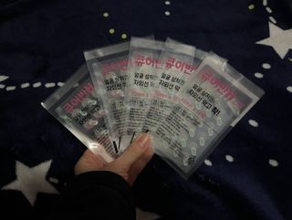 [큐어반H 스팟] 자외선 99프로 차단되는 스틱타입 스팟밴드(1팩 / 66매입) — 5점을 준 리뷰어가 2022년 12월 올린 사용 사진