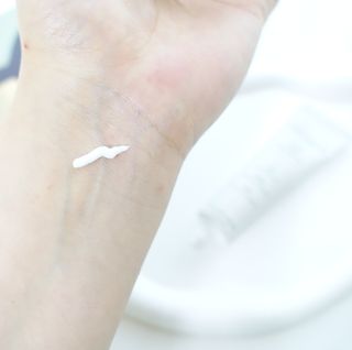 러브모아 향수 고체향수 승무원 고체향수 바르는 향수 니치향수 도손 우드세이지 앤 씨솔트 — 5점을 준 리뷰어가 2022년 12월 올린 사용 사진
