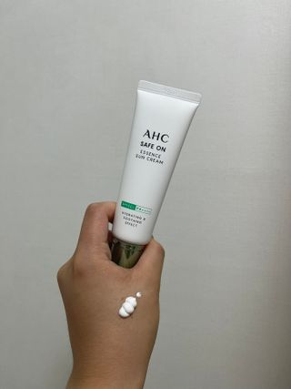 [AHC] 세이프온 에센스 선크림 올리브영 스페셜 증정 기획세트 — 4.5점을 준 리뷰어가 2022년 6월 올린 사용 사진