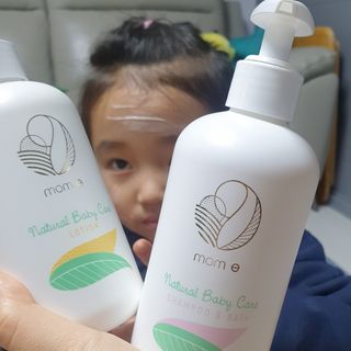 mom e 맘이 내추럴 베이비 케어 샴푸앤바스+로션 — 4점을 준 리뷰어가 2021년 1월 올린 사용 사진