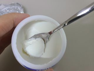 매일바이오 그릭요거트 오리지널 플레인 4개, 로스터리 커피믹스 4개 — 3점을 준 리뷰어가 2021년 12월 올린 사용 사진