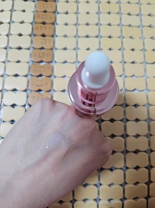 나우 [리브엠] 123억개 엑소좀으로 채운 눈부신 광채, 엑소코어 화이트닝 텐션 앰플 — 5점을 준 리뷰어가 2023년 8월 올린 사용 사진