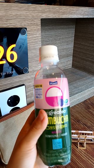 더그레잇티 콤부차 [매일유업] 더그레잇티 44kcal 콤부차 300ml *12개입 (오리지널 6개+베리리치 6개) — 5점을 준 리뷰어가 2023년 7월 올린 사용 사진