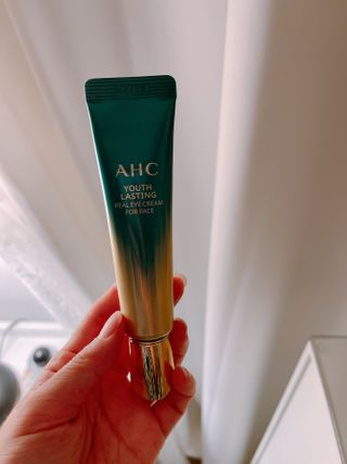 [NEW 탄력유턴 아이크림] AHC 유스 래스팅 리얼 아이크림 포 페이스 — 4점을 준 리뷰어가 2021년 2월 올린 사용 사진