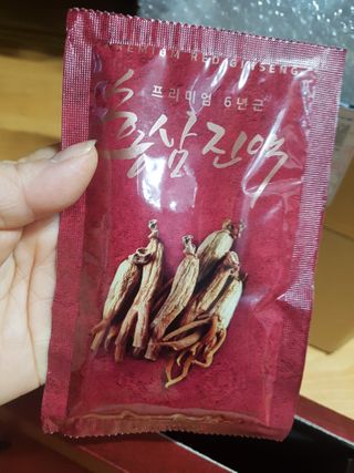 서울약사신협_프리미엄 6년근 홍삼진액_70mlx30포 — 5점을 준 리뷰어가 2021년 3월 올린 사용 사진