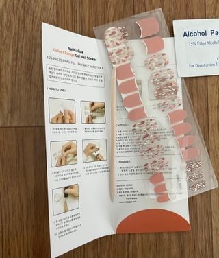 [네일가게] 햇빛에 닿으면 색이 변하는 신기한 햇살 반전 네일스티커_B — 5점을 준 리뷰어가 2021년 9월 올린 사용 사진