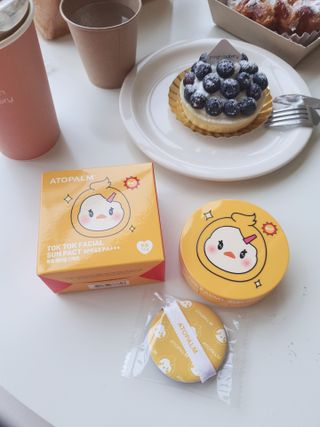 아토팜 톡톡 페이셜 선팩트 SPF43 PA+++ — 5점을 준 리뷰어가 2021년 3월 올린 사용 사진
