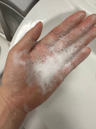 프리마인 메이크업과 들뜨는 각질까지 한방에 깐달걀로! 순하기까지한 셀베이스 그린티클렌저(200ml) — 4점을 준 리뷰어가 2023년 4월 올린 사용 사진