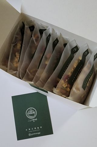 [그래한끼] 무설탕/저당 시리얼타입 수제그래놀라 (40gX10개) — 3.5점을 준 리뷰어가 2022년 8월 올린 사용 사진