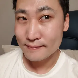[AHC] 세이프온 에센스 선크림 올리브영 스페셜 증정 기획세트 — 5점을 준 리뷰어가 2022년 6월 올린 사용 사진