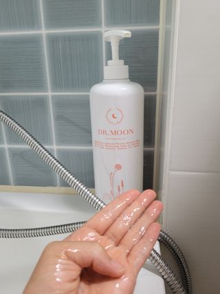 프리[닥터문] 유산균 락토케어 질경초 여성청결제 1000ml (젤타입) — 5점을 준 리뷰어가 2022년 5월 올린 사용 사진