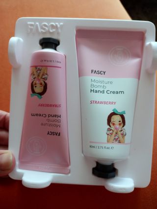 파시 FASCY 高保湿ハンドクリーム40ml+80ml セット — 4.5점을 준 리뷰어가 2021년 5월 올린 사용 사진