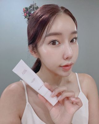 프리마인 선크림만 바꿨을 뿐인데 매일 물 2L챙겨먹고 기초케어 완벽하게 한 물빛피부 완성,셀라브UV프로텍터 — 5점을 준 리뷰어가 2023년 8월 올린 사용 사진