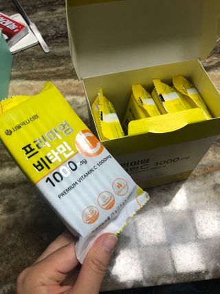 서울약사신협 프리미엄 비타민C 1,000mg_2.5g x 50포 — 5점을 준 리뷰어가 2021년 9월 올린 사용 사진