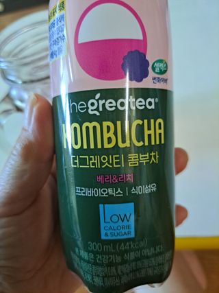 더그레잇티 콤부차 [매일유업] 더그레잇티 44kcal 콤부차 300ml *12개입 (오리지널 6개+베리리치 6개) — 5점을 준 리뷰어가 2023년 7월 올린 사용 사진