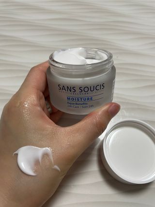 산수시 아쿠아 베네핏 24h 수부지 물광 속건조 수분크림 50ml — 5점을 준 리뷰어가 2021년 7월 올린 사용 사진