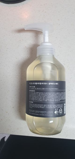 빅그린 니치 퍼퓸 바이옴바디워시 500ml(상탈, 블랙베리&베이, 블랑쉐 3종 중 택1) — 5점을 준 리뷰어가 2022년 8월 올린 사용 사진