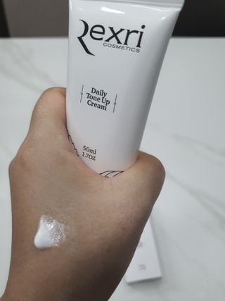 렉스리 데일리 톤업 크림 Rexri Daily Tone Up Cream — 5점을 준 리뷰어가 2022년 8월 올린 사용 사진