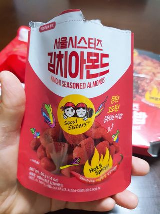 [서울시스터즈] CU 김치 4총사 세트-김치볶음밥, 김치큐브닭, 김치바삭김, 김치아몬드 — 5점을 준 리뷰어가 2021년 10월 올린 사용 사진