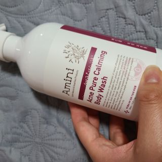 아미니 아크네 퓨어카밍 바디워시 500ml — 5점을 준 리뷰어가 2021년 7월 올린 사용 사진