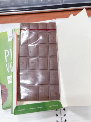 당류2g 자일리톨로 단맛을낸 슈카 퓨어비건 무설탕초콜릿 Xucker vegan 2개입 — 3.5점을 준 리뷰어가 2021년 4월 올린 사용 사진