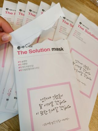[이지아 마스크] 애니가드 더솔루션마스크 KF80 대형 컬러 4종 — 4점을 준 리뷰어가 2021년 6월 올린 사용 사진