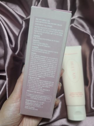 [휴랑] 오미자 2,000알로 피부 생기를 채워주는 밸런싱 크림 — 5점을 준 리뷰어가 2021년 11월 올린 사용 사진