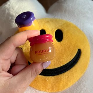 [후르디아] 올리브영 꿀과즙 립밤 2종 (블루베리/석류) — 5점을 준 리뷰어가 2022년 11월 올린 사용 사진