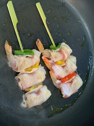 [다물꼬치] 삼겹새우롤꼬치 5개입 350g  + 데리야끼소스 120g + 매운고추소스 120g — 5점을 준 리뷰어가 2021년 12월 올린 사용 사진