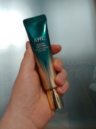 [NEW 탄력유턴 아이크림] AHC 유스 래스팅 리얼 아이크림 포 페이스 — 5점을 준 리뷰어가 2021년 3월 올린 사용 사진