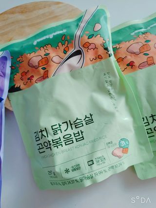 [푸딩팩토리] 요잇조잇 닭갈비 닭가슴살/김치 닭가슴살 곤약볶음밥 2종 (김치볶음밥 2개 닭갈비 볶음밥 1개) — 5점을 준 리뷰어가 2022년 8월 올린 사용 사진