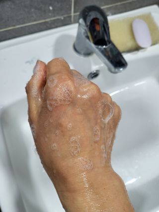 오투에니원 인컨보 바디 퍼퓸 샤워 젤 200ml — 5점을 준 리뷰어가 2023년 2월 올린 사용 사진
