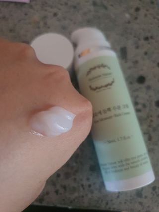 술람미네이처 자연주의 화장품ㅣ속보습 충전 + 민감/트러블 피부 진정 - 알로에 듬뿍 수분 크림 50ml — 5점을 준 리뷰어가 2022년 6월 올린 사용 사진