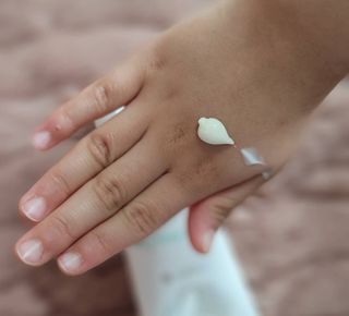 mom e 맘이 내추럴 베이비 케어 크림+바디오일 — 5점을 준 리뷰어가 2021년 1월 올린 사용 사진