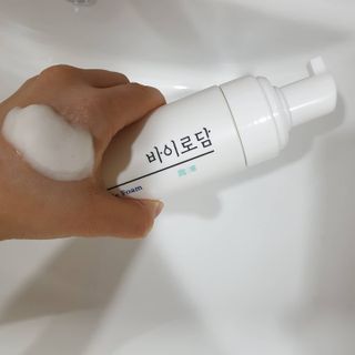 [바이로담] 저자극 약산성버블 폼 폼클렌징 150ml — 5점을 준 리뷰어가 2021년 3월 올린 사용 사진