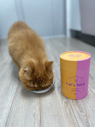 페페로니 맛있는 스틱 - 무항생제 닭고기 15개 + 알래스카 연어 15개 — 3점을 준 리뷰어가 2021년 8월 올린 사용 사진