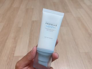 [스킨1004] 마다가스카르 센텔라 히알루-시카 워터핏 선세럼 50ml — 5점을 준 리뷰어가 2024년 5월 올린 사용 사진