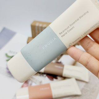 [후르디아] 끈적임 없는 착한성분 비건  핸드크림 3종 — 5점을 준 리뷰어가 2021년 12월 올린 사용 사진