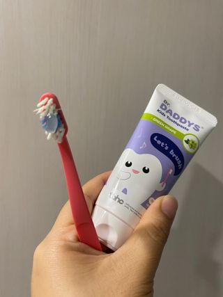 닥터데디스 안심저불소 키즈치약 (라즈베리, 청포도향 중 택 1) 60g +  여행용 미니 치약 15g — 5점을 준 리뷰어가 2022년 8월 올린 사용 사진