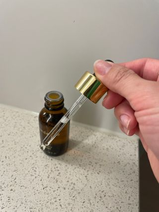 스킨큐어 산다화 비타민c 화이트닝 에센스 30ml — 4.5점을 준 리뷰어가 2023년 12월 올린 사용 사진