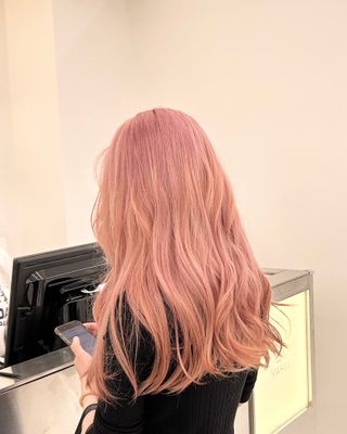 [유니프] 헤어 샤이니 핑크 컬러 트리트먼트240g — 5점을 준 리뷰어가 2023년 12월 올린 사용 사진