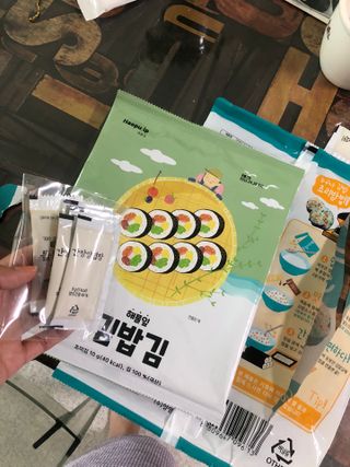 해풀잎 누구나 김밥*1ea [(혼합야채 35g *1ea,  김밥김 (5g, 5ea),  양념간장 (6g, 5ea), 참기름(5g, 2ea)] — 4점을 준 리뷰어가 2022년 7월 올린 사용 사진