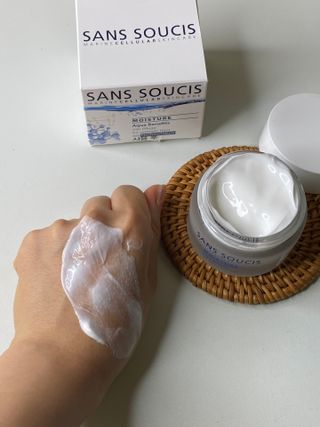 산수시 아쿠아 베네핏 24h 수부지 물광 속건조 수분크림 50ml — 5점을 준 리뷰어가 2021년 6월 올린 사용 사진