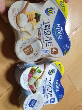 매일바이오 그릭요거트 오리지널 플레인 4개, 로스터리 커피믹스 4개 — 5점을 준 리뷰어가 2021년 12월 올린 사용 사진