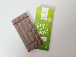 당류2g 자일리톨로 단맛을낸 슈카 퓨어비건 무설탕초콜릿 Xucker vegan 2개입 — 5점을 준 리뷰어가 2021년 4월 올린 사용 사진