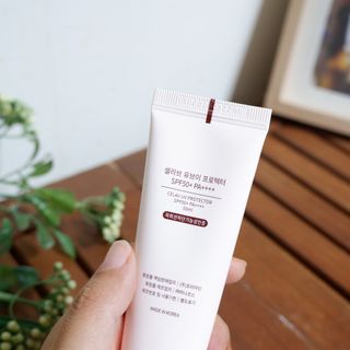 프리마인 선크림만 바꿨을 뿐인데 매일 물 2L챙겨먹고 기초케어 완벽하게 한 물빛피부 완성,셀라브UV프로텍터 — 5점을 준 리뷰어가 2023년 8월 올린 사용 사진